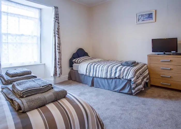 Dragons Den - 2 Bedroom Apartment - Tenby