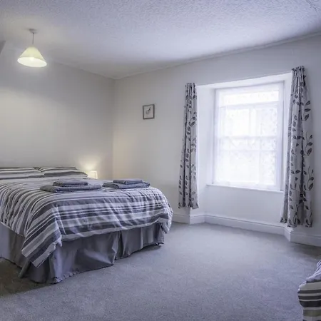 Dragons Den - 2 Bedroom Apartment - Tenby Exterior photo