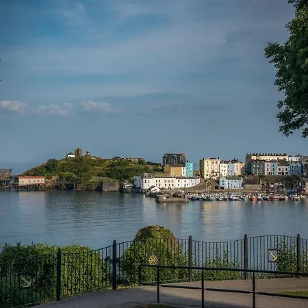 Dragons Den - 2 Bedroom Apartment - Tenby Exterior photo