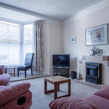 Dragons Den - 2 Bedroom Apartment - Tenby Exterior photo